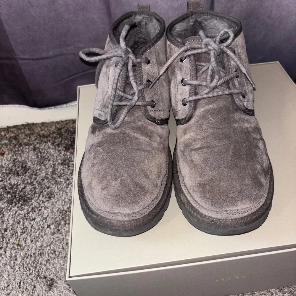UGG Neumel Chukka Suede Boots Mens Size 11 Charcoal Grey Cozy Casual Sheepskin